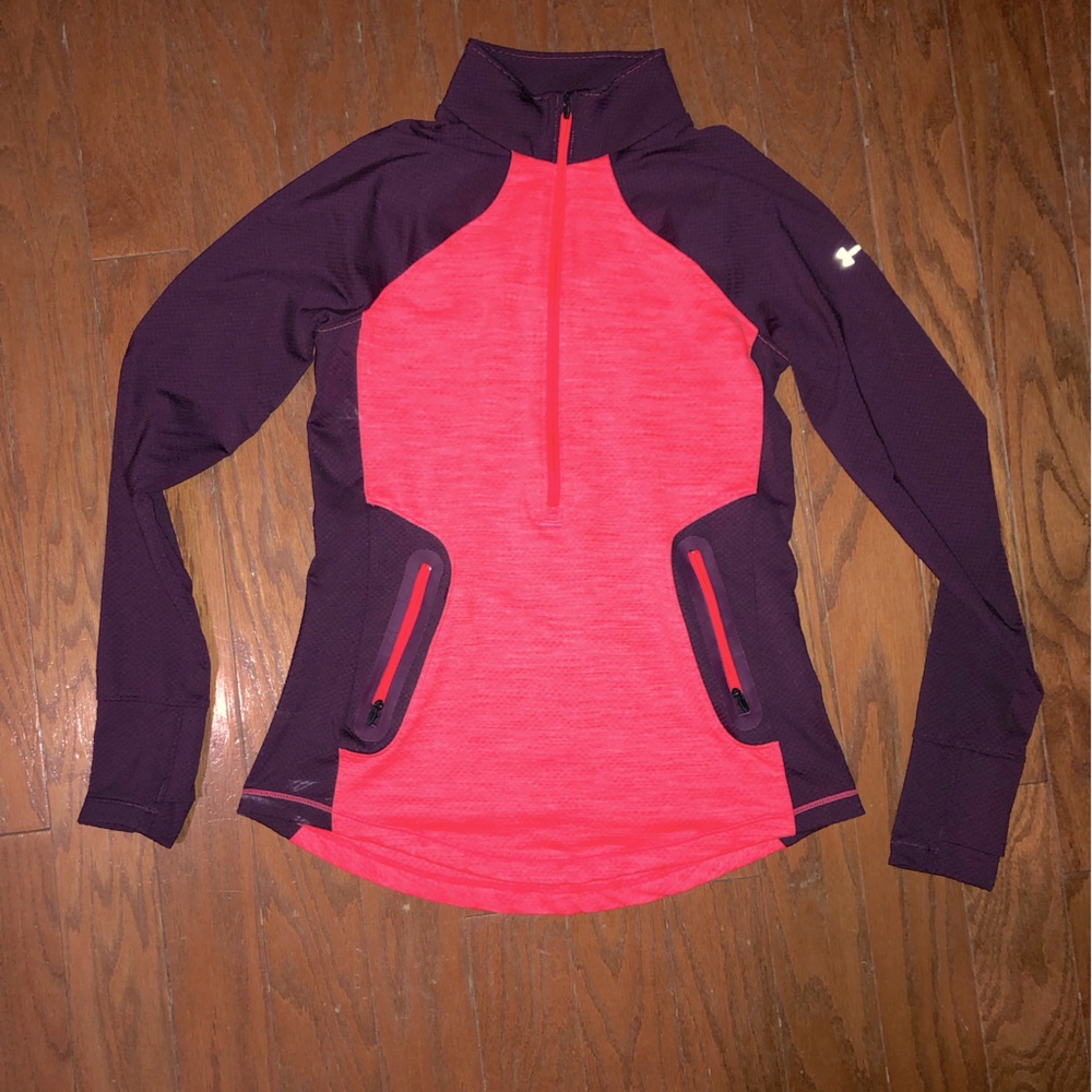 UA women’s small coldgear react shirt. Thumb holes. True to size.